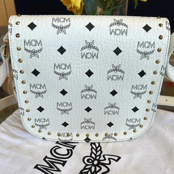 MCM White Victory Patch Viscetos Patricia Crossbody.  New with Dustbag - Picture 3 of 9